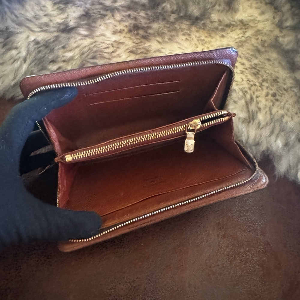 - Louis Vuitton Monogram
Porte Monnaie
Zippy Long Wallet/Preloved - Picture 7 of 16